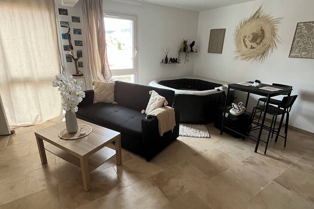 Appartement entier, Suite du garlaban\njaccuzi in Aubagne, Région de Marseille