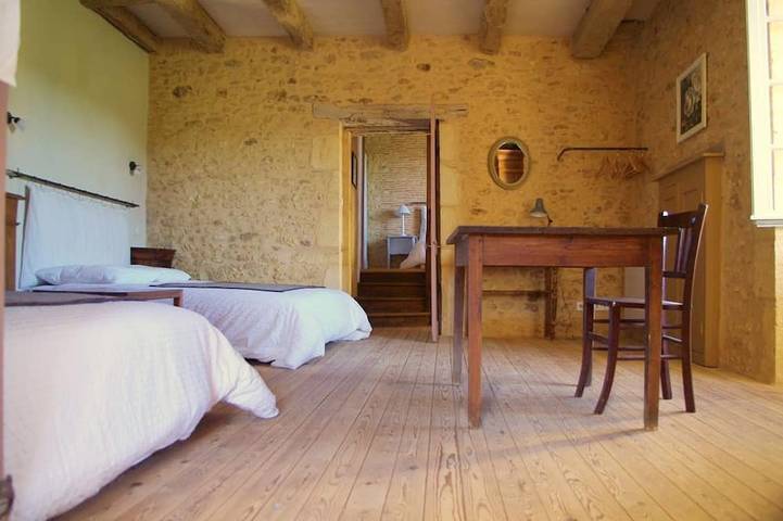 Gîte pour 8 personnes, avec terrasse ainsi que jardin et jacuzzi, animaux acceptés à Saint-Avit-Sénieur - 4