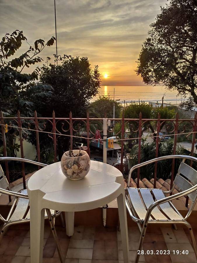 Apartamento de férias inteiro, Double Room with Balcony and Sea View in Fonte da Telha, Halbinsel von Setúbal