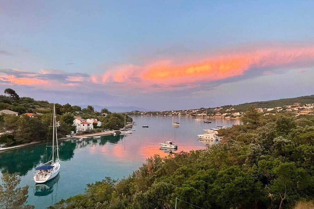 Haus mit Meerblick auf kroatische Insel ideal für Familien und große Gruppen in Necujam, Solta