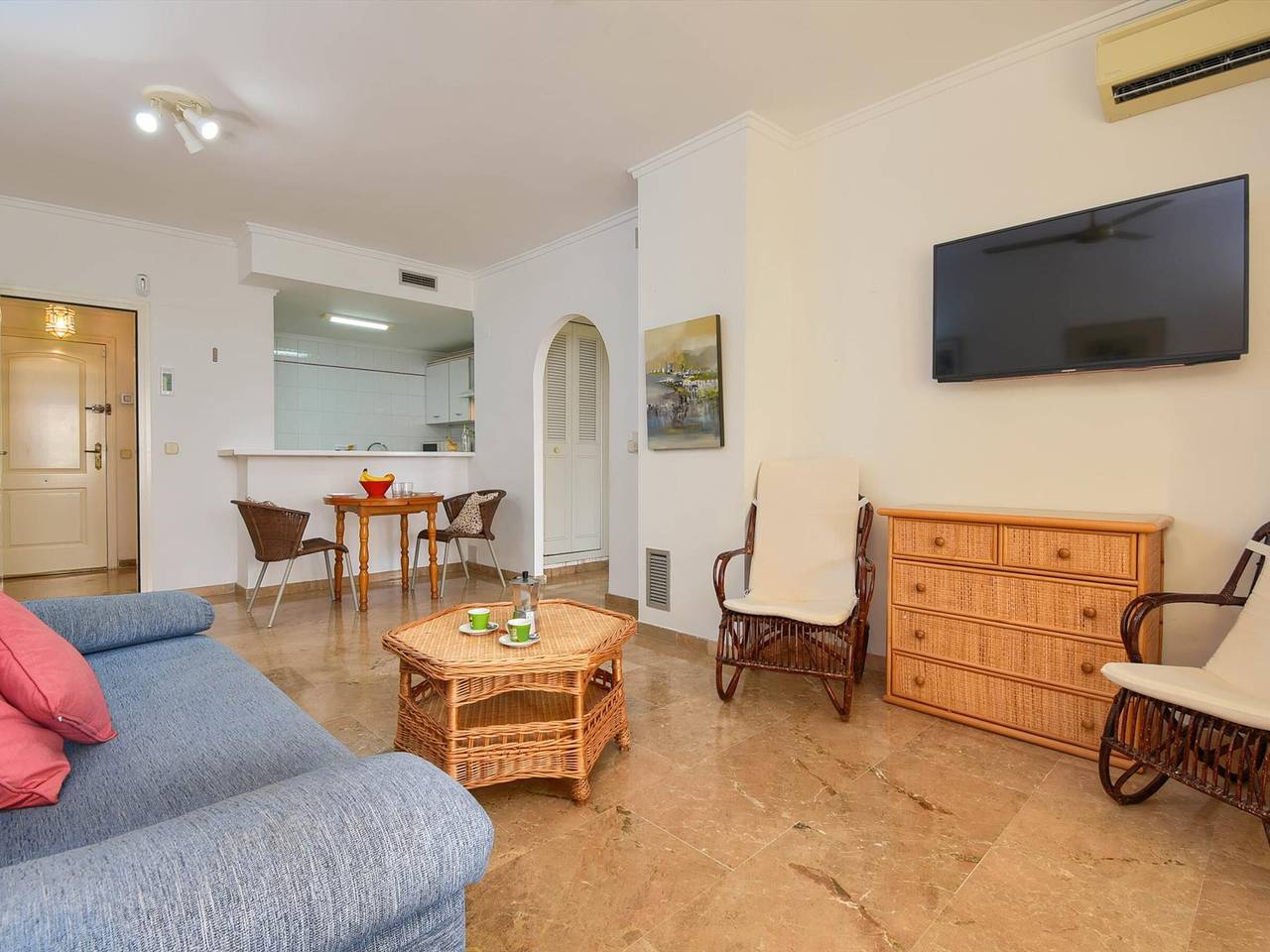Entire apartment, Seaside Apartment with Pool, A/C, Near La Grava Beach, Javea, Ideal for Couples in Javea Port, Jávea