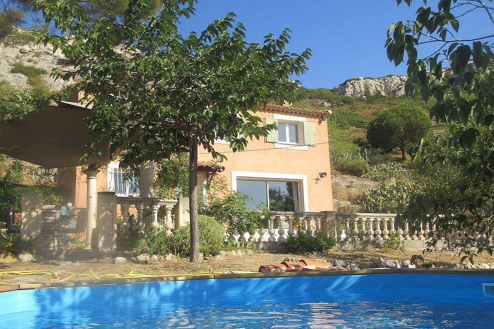 Bastide avec piscine entre mer et colline in Le Rove, Côte méditerranéenne (France)