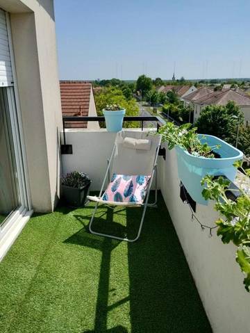 Gîte pour 2 personnes, avec vue et terrasse à Savigny-le-Temple