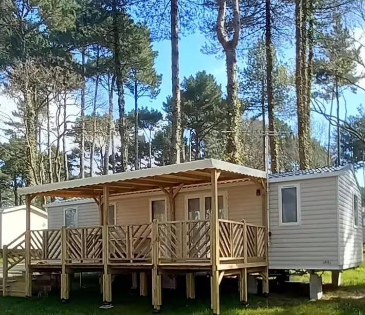 Camping pour 6 personnes, avec Jacuzzi et Terrasse ainsi que Jardin et Piscine