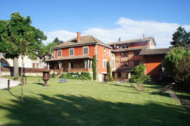 Hôtel pour 2 personnes, avec Terrasse ainsi que Jardin et Piscine à Châtillon-sur-Chalaronne