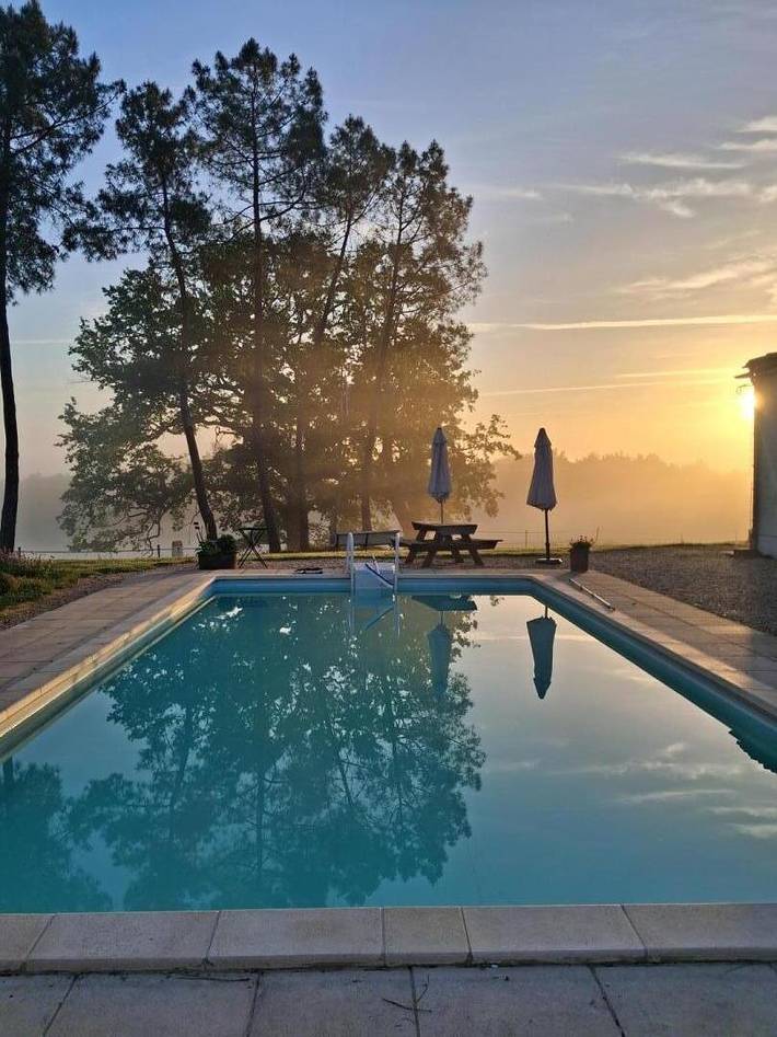 Casa de huéspedes para 6 personas, con jardín además de terraza y piscina - 1