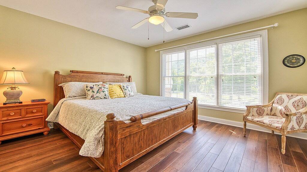 Ganze Wohnung, Mountain View and 8th green! 70\" Tv, gas fireplace, Fast Wifi,Amenities included in Blue Ridge Parkway, Maggie Valley