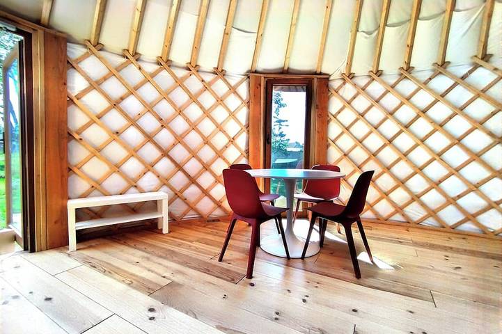 Camellia is a beautiful yurt 10 minutes walk from Pairi Daiza in Brugelette, Hainaut