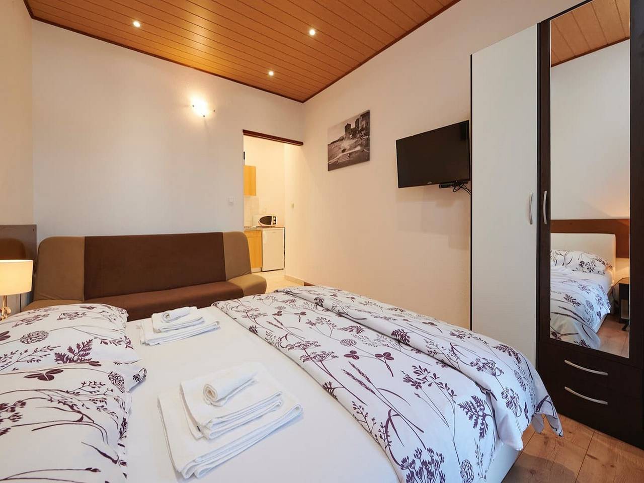 Ganze Wohnung, Ferienwohnung für 4 Personen mit Garten in Kastel Stafilic, Kaštela