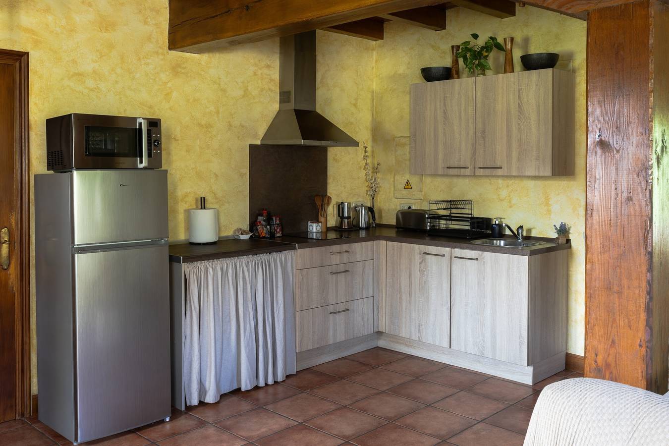 Entire apartment, Country House 'Artizarra' with Mountain View, Private Terrace and Wi-Fi in Hondarribia, Basque Coast (Spain)