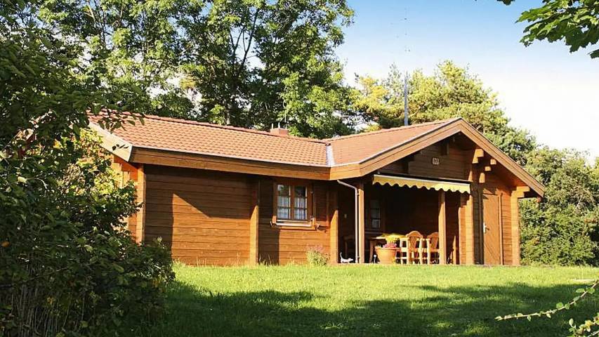 Bungalow für 4 Personen, mit Terrasse und Sauna in Schwäbische Alb
