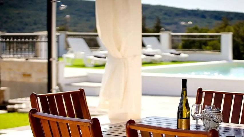Villa pour 7 personnes, avec piscine et balcon à Šibenik