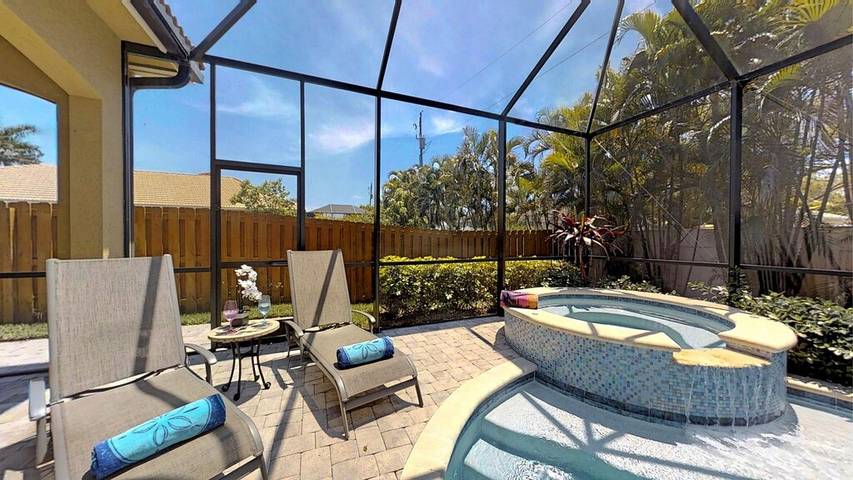 Vacation rental for 8 people, with hot tub and yard in North Naples