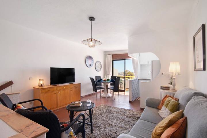 Apartamento inteiro, Apartamento 'Montechoro' com varanda e acesso Wi-Fi in Monte Choro, Albufeira e Olhos de Água