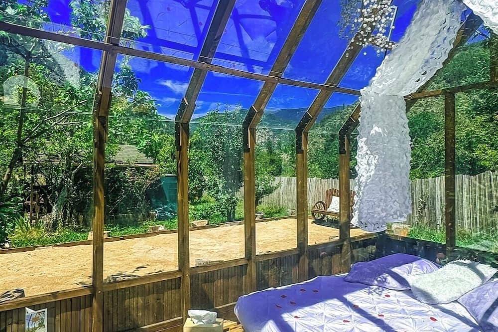 Chalet en verre sous une pluie d’étoiles in Lucéram, Côte méditerranéenne (France)