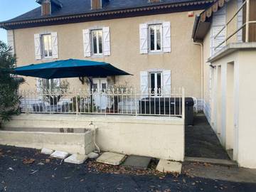 Gîte pour 6 personnes, avec jardin et jacuzzi à Ledeuix