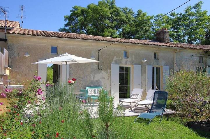 Location de vacances pour 2 personnes, avec jardin à Saint-Savin (Gironde)
