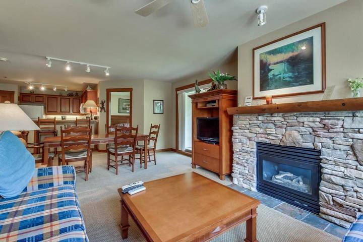 Location de vacances pour 6 personnes, avec sauna et piscine ainsi que jacuzzi et terrasse à Solitude