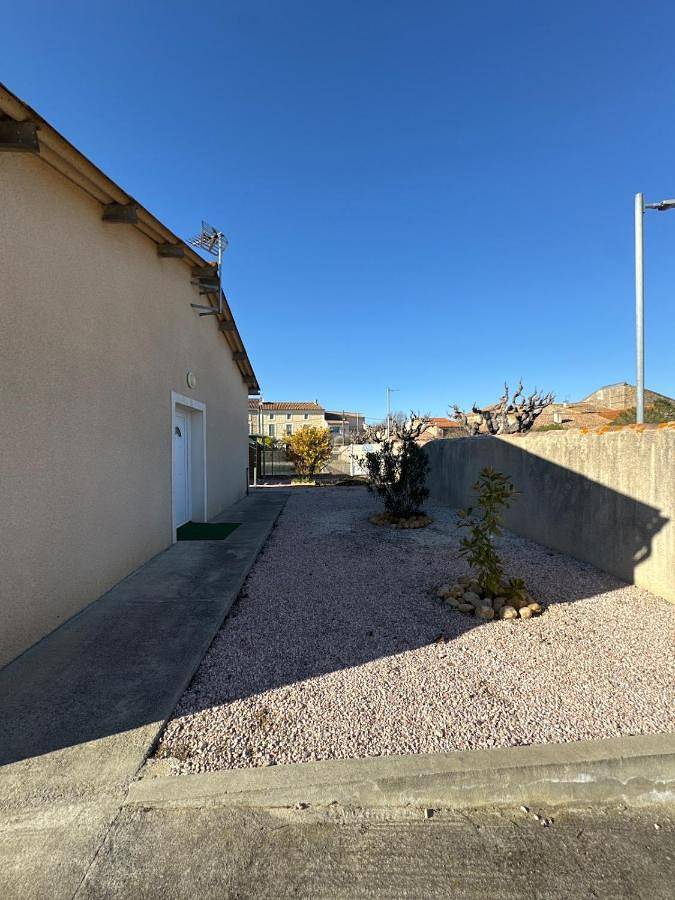 Location de vacances pour 6 personnes, avec piscine ainsi que vue et terrasse à Cruscades - 3