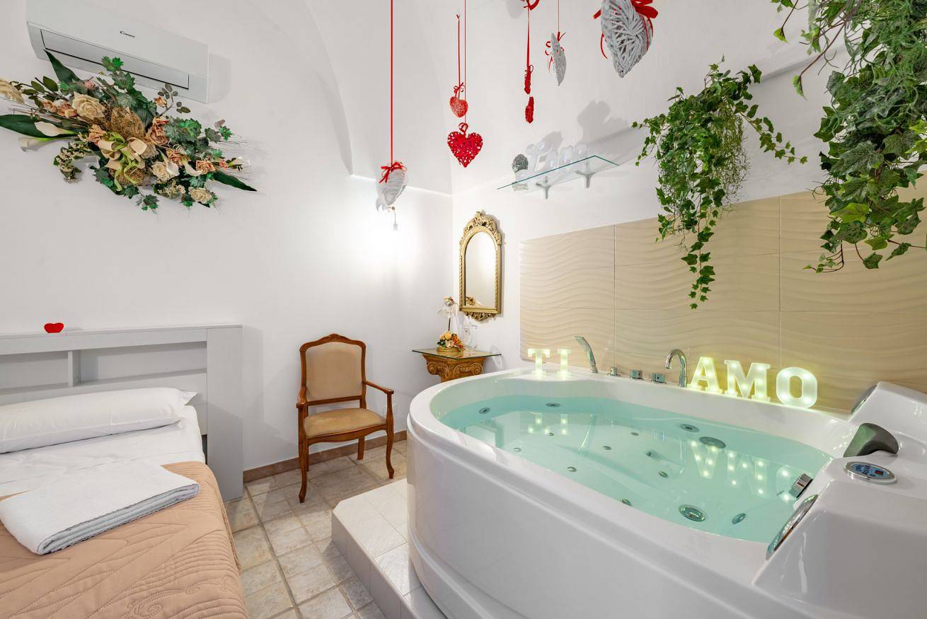 Entire apartment, Relax per 2 cuori by Rentbeat in Ostuni, Salento
