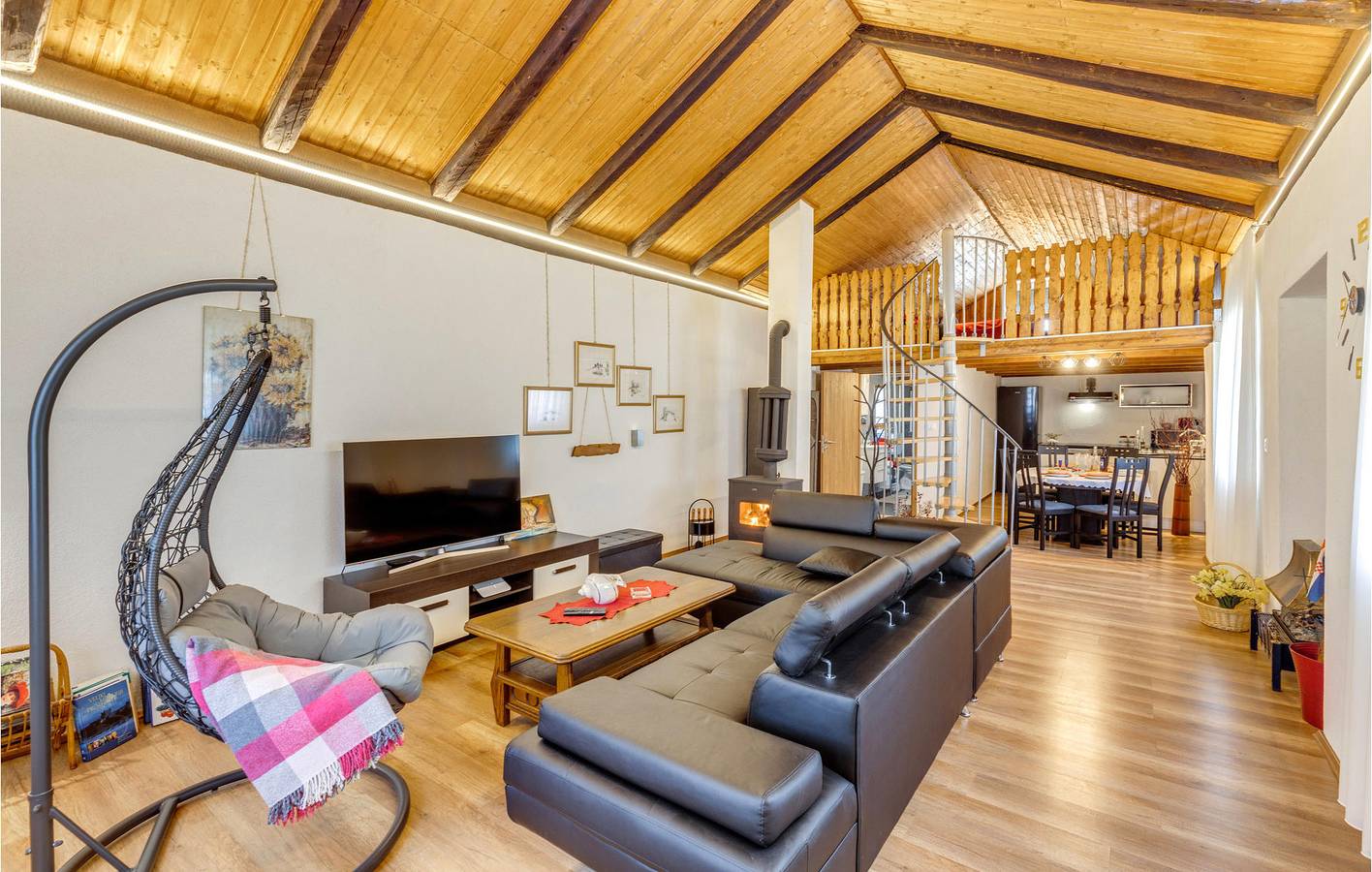 Charmante 90 m² große Wohnung mit Terrasse und malerischer Aussicht in Primorje-Gorski Kotar