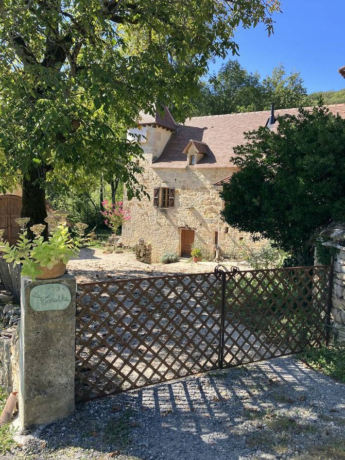 Location de vacances pour 2 personnes, avec Terrasse ainsi que Jardin et Piscine à Saint-Pierre-Toirac