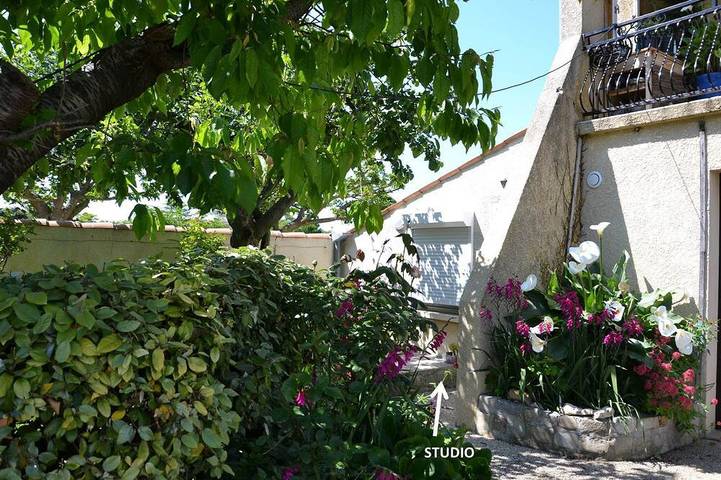 Gîte pour 2 personnes, avec jardin ainsi que piscine et terrasse à Aytré - 4
