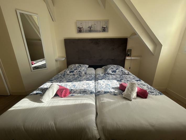 Room 'Bayeux' with Shared Garden and Wi-Fi in Saint-Côme-de-Fresné, Bayeux region