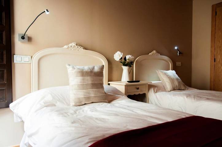 Hotel para 3 personas, con balcón en Provincia de Burgos - 3