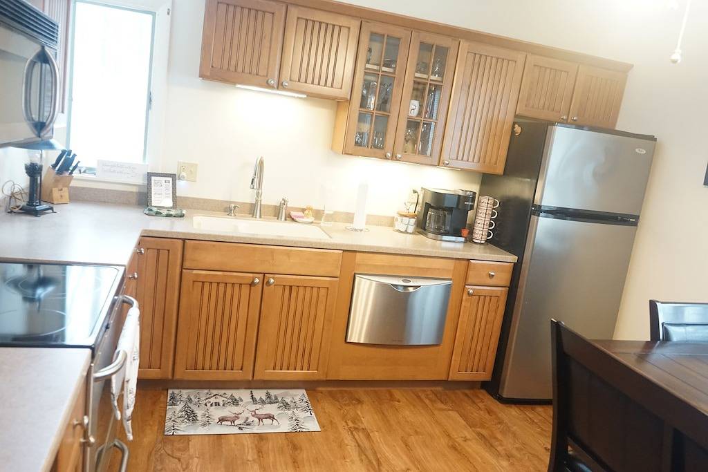 Alpine Retreat 1000' from amenities in Campton, Grafton County