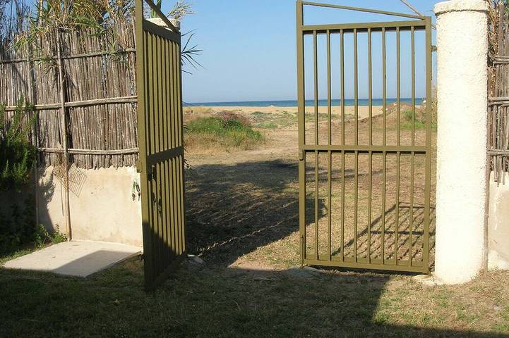 Chalet with private pool with direct beach access in Piccio, Avola
