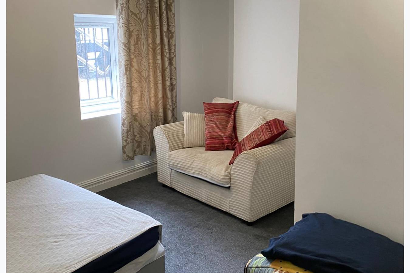 6 Bed - 5 Bath - Sleeps 6 - Free Parking in Bolton, Greater Manchester