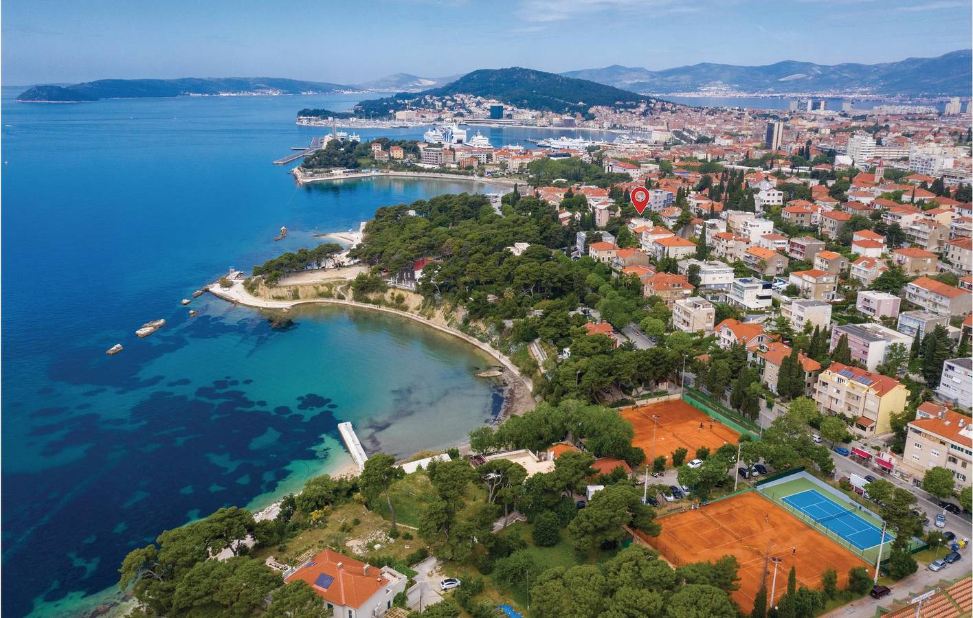 Gemütliches Apartment mit 1 Schlafzimmer, Meerblick, Pool, Küche und Parkplatz in Bačvice, Split