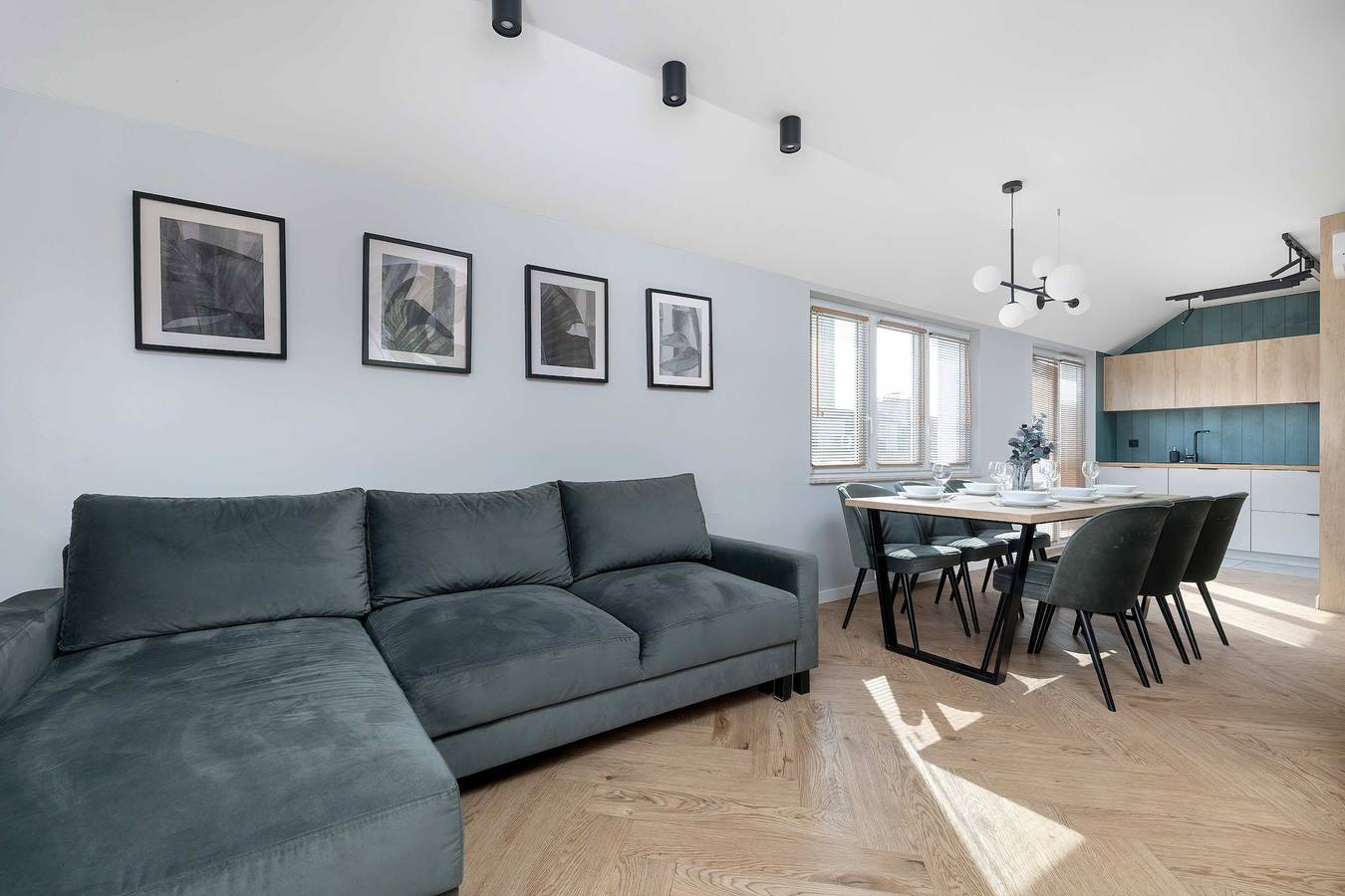 Apartamento entero, Spacious Apartment | 4 Bedrooms, Balcony, Parking in Cracovia, Pequeña Polonia (región histórica)