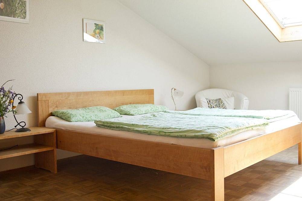 Ganze Wohnung, Kinderfreundlicher Bio-Bauernhof mit Hofladen, vielen Tieren (Dachgeschoss) in Hofheim in Unterfranken, Landkreis Haßberge