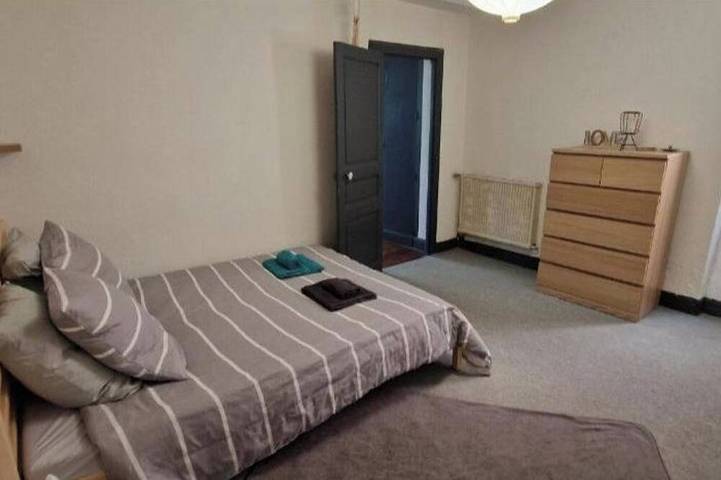 Spacious Townhouse Suite - Sleeps 4 in Oloron-Sainte-Marie, Béarn