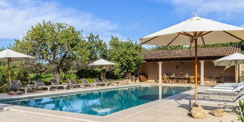 Casa de vacaciones para 12 personas, con vistas además de jardín y piscina - 1