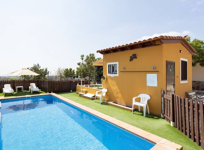 Chalet voor 6 personen, with terras and zwembad as well as tuin in Zuid Tenerife