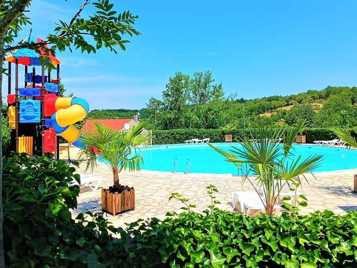 Camping pour 5 personnes, avec Jacuzzi et Sauna dans le Lot