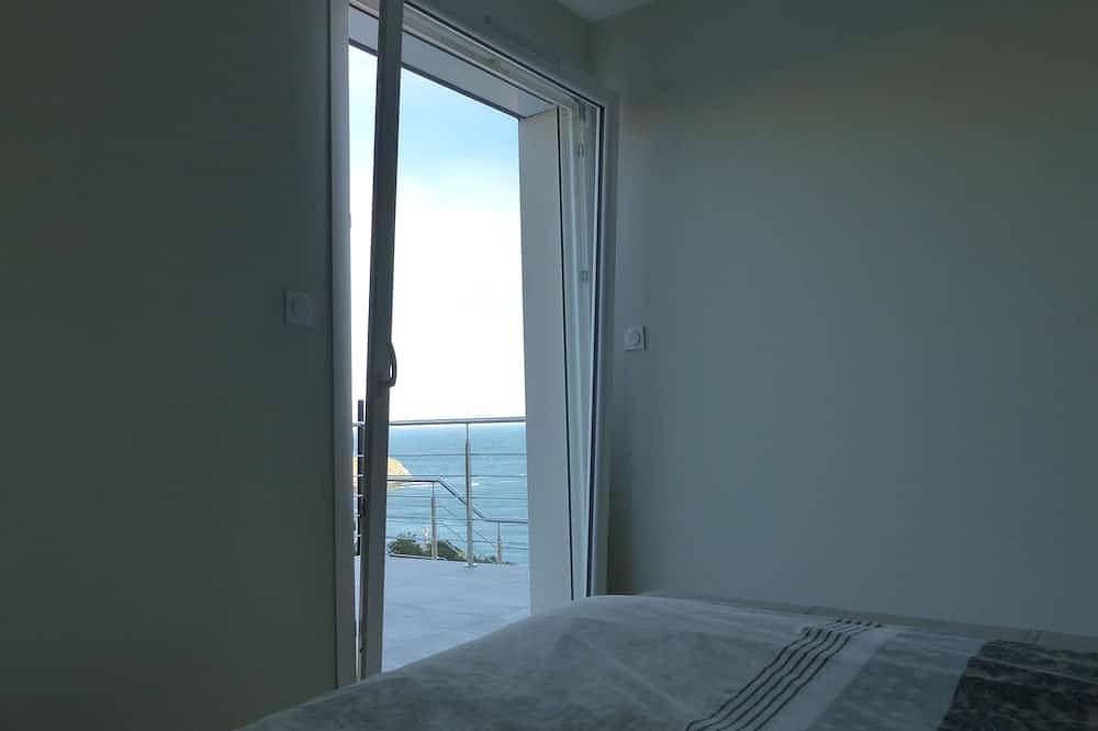 Sea View Villa and Heated Indoor Pool in La Côte Vermeille, Cerbère