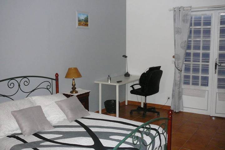 Location de vacances pour 2 personnes, avec piscine et jardin à Roquevaire - 2