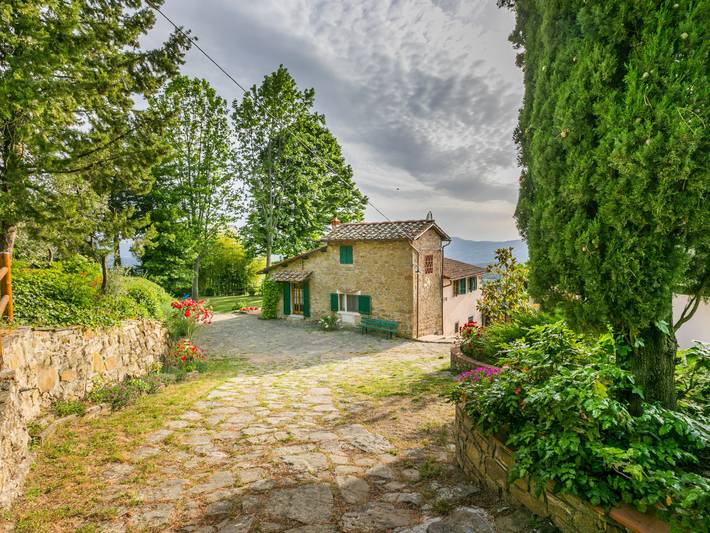 Casa vacanza per 10 persone, con terrazza e panorama nonché giardino, con animali domestici a Reggello