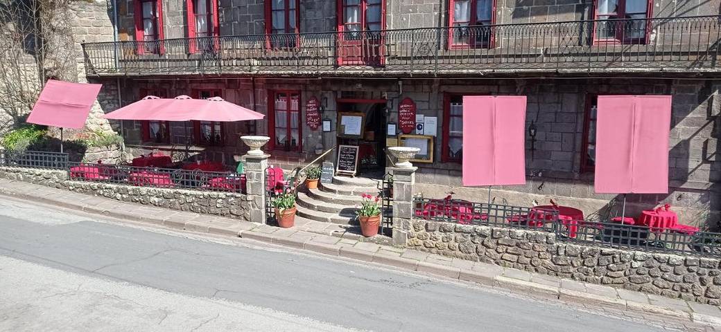 Hôtel pour 2 personnes, avec terrasse dans Office De Tourisme Besse