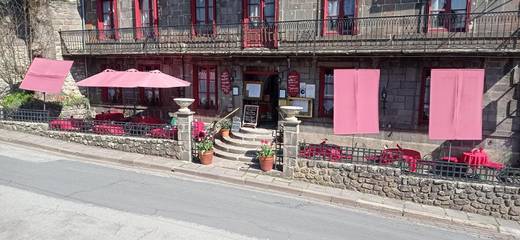 Hôtel pour 2 personnes, avec terrasse à Besse-et-Saint-Anastaise
