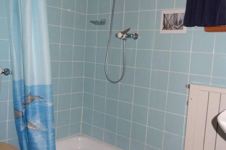 Gîte pour 4 personnes, avec jardin dans Axalp - 4