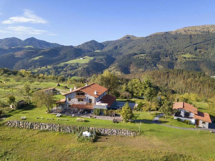 Apartamento para 6 personas, con Balcón y Terraza además de Jardín y Vistas en Deva