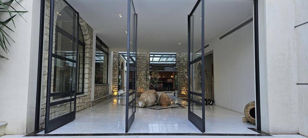 Hôtel pour 2 personnes, avec Balcon et Terrasse ainsi que Jacuzzi et Jardin