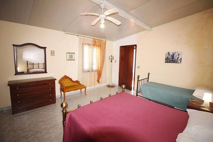 Villa spaziosa con ampia veranda in Solarino, Siracusa e dintorni