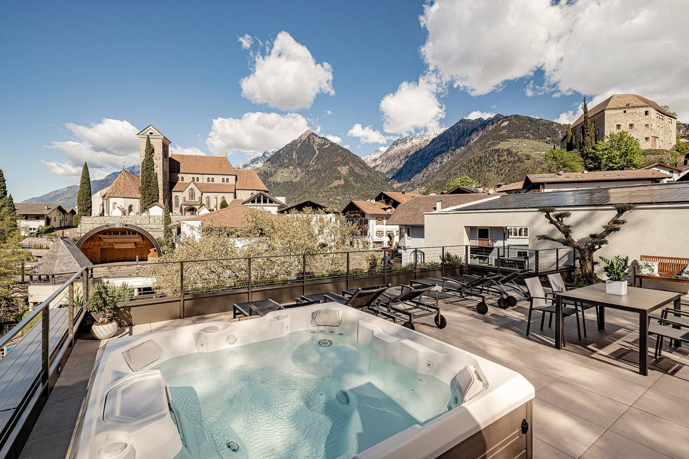 Ganze Wohnung, Ferienwohnung "Apt. Dora - Schenna Chalet" mit Bergblick, privater Terrasse & Wlan in Schenna, Sarntaler Alpen