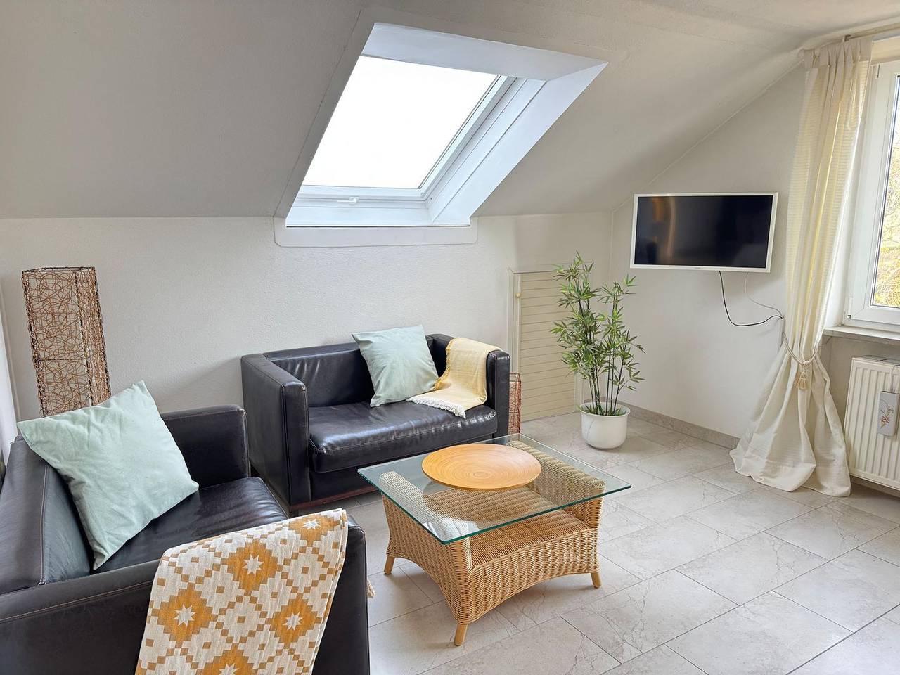 Ganze Wohnung, Studio Finkenweg: Stilvoll wohnen, 900 m zum Strand, Gartenblick & Wlan in Meersburg, Region Bodensee-Oberschwaben